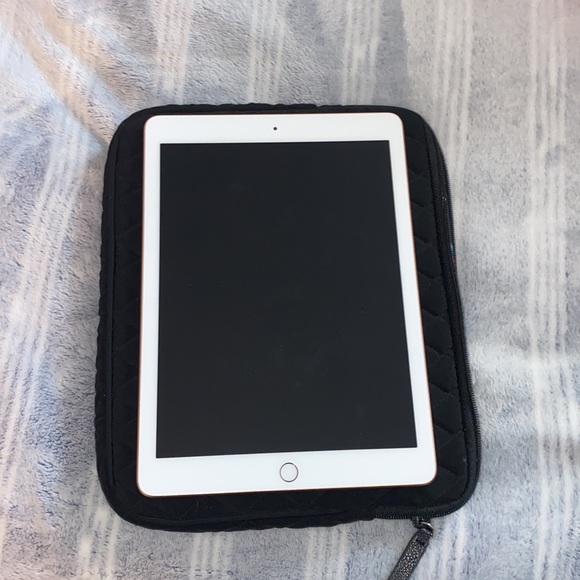 Vera bradley iPad case - Picture 7 of 8